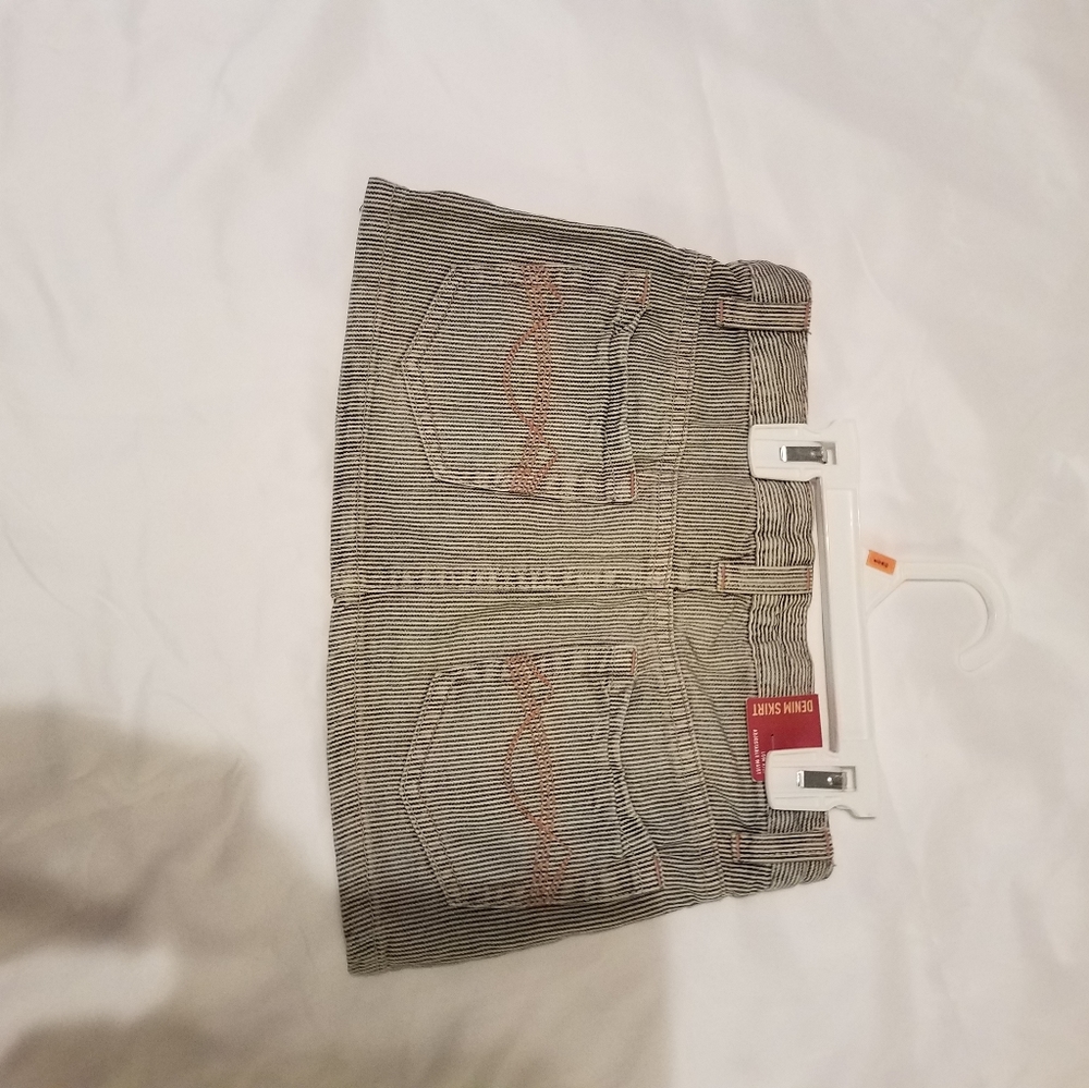 Skirt - Picture 2 of 3